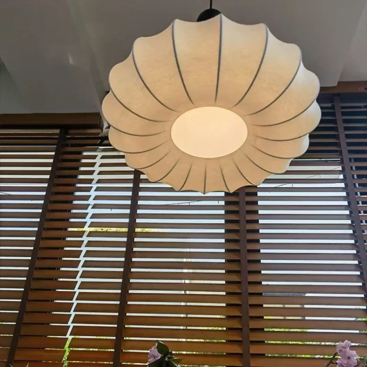 Suspension abat-jour en tissu blanc et bois, tailles S et M