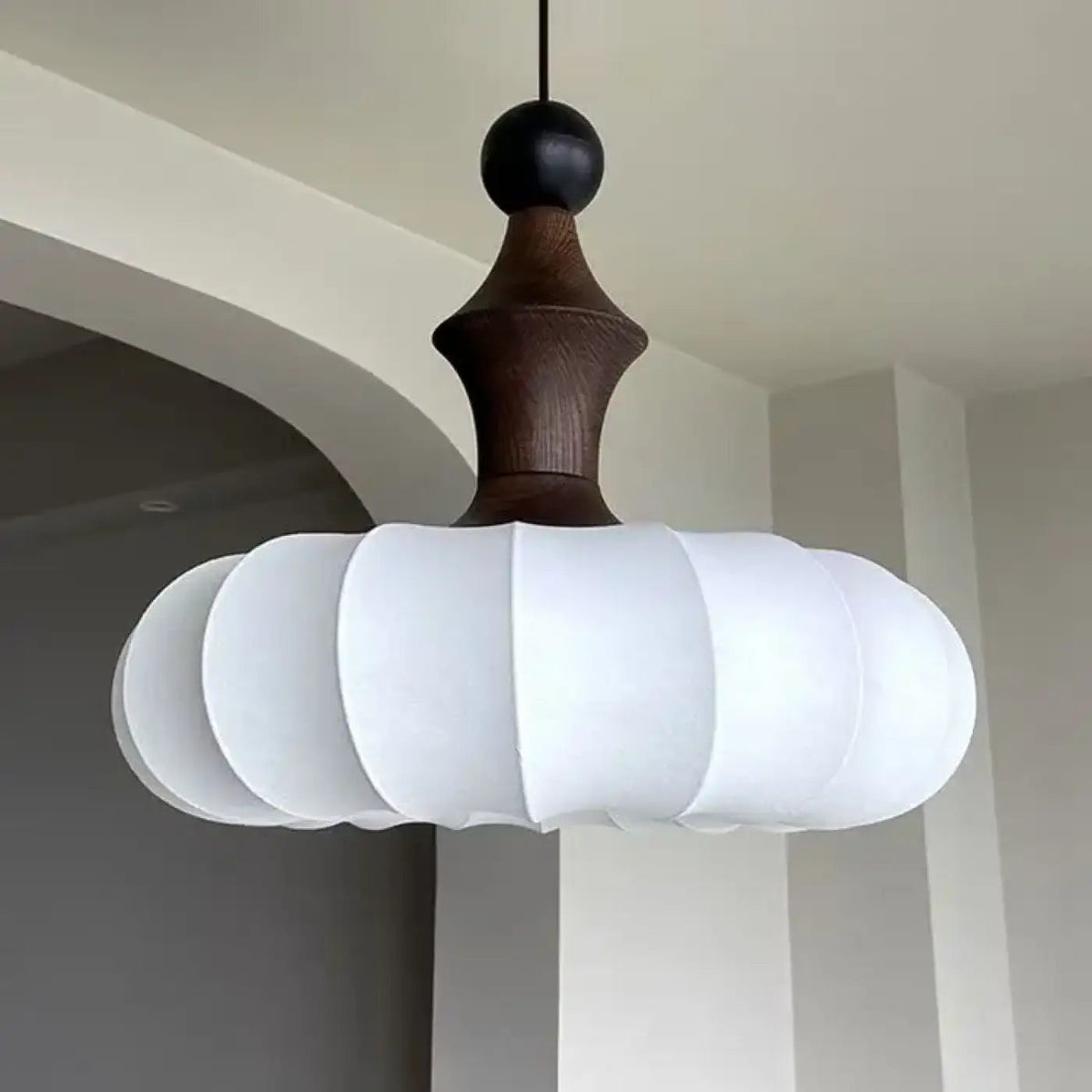 Suspension abat-jour en tissu blanc et bois, tailles S et M