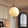 Suspension boule en tissu blanc et bois, style vintage
