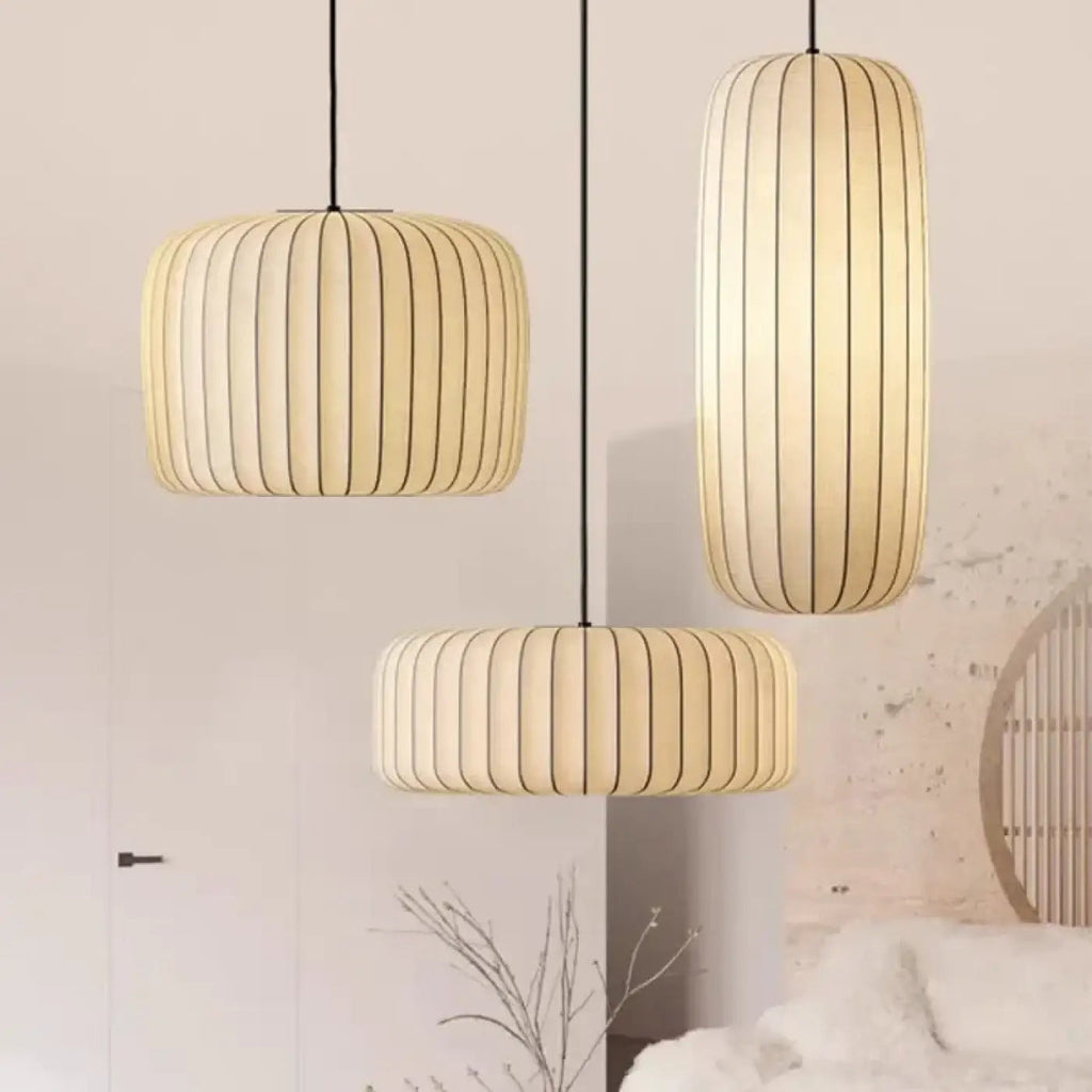 Suspension en tissu plissé, lumière douce et filtrée