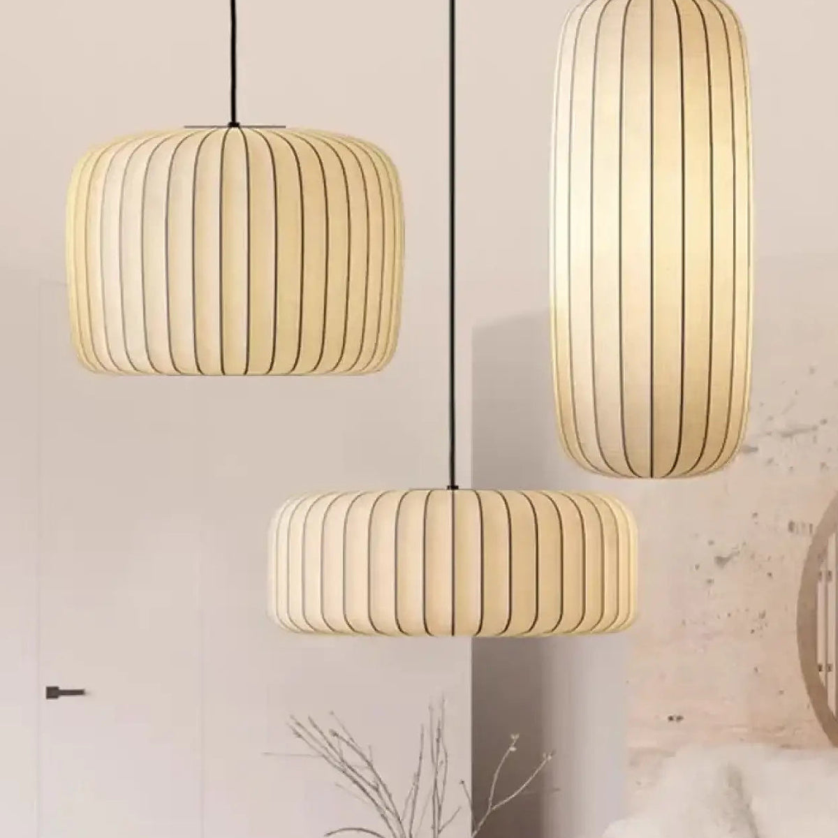 Suspension en tissu plissé, lumière douce et filtrée