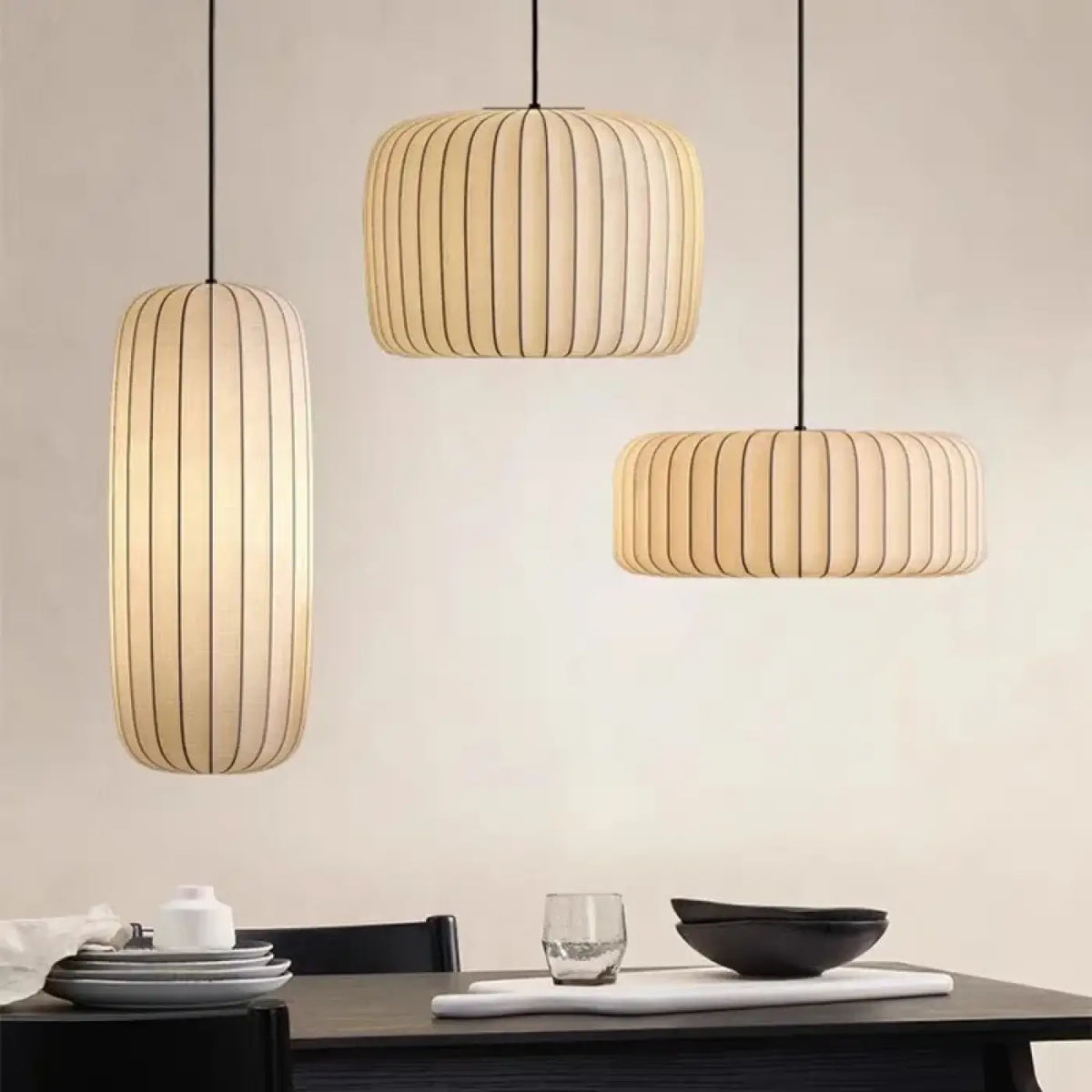 Suspension en tissu plissé, lumière douce et filtrée