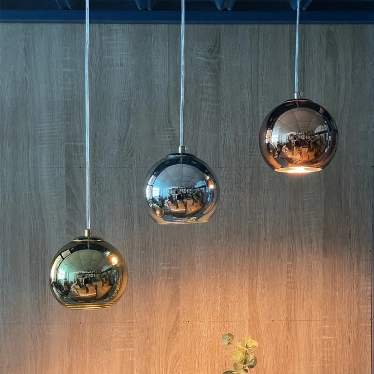 Suspension en verre teinté contemporaine, doré, argenté ou rose