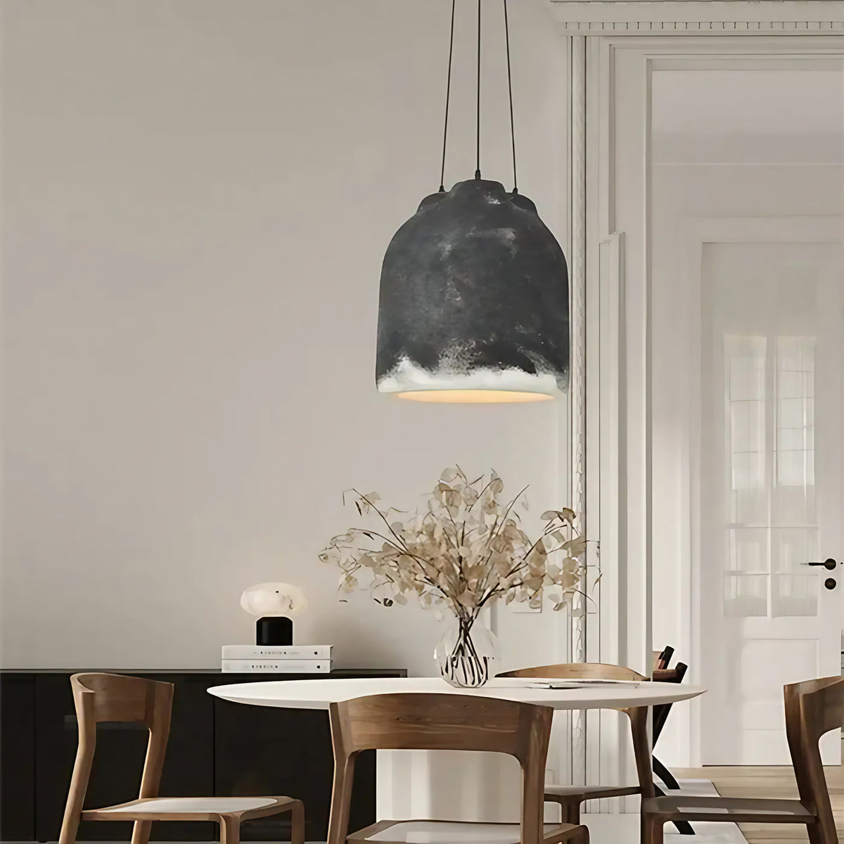 Suspension en résine, noire ou beige, au style épuré, noir
