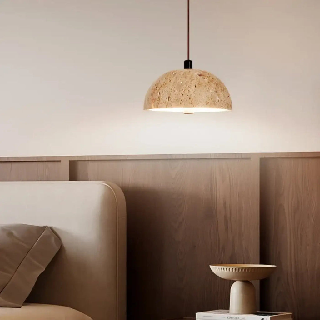 Suspension demi-sphère en travertin beige