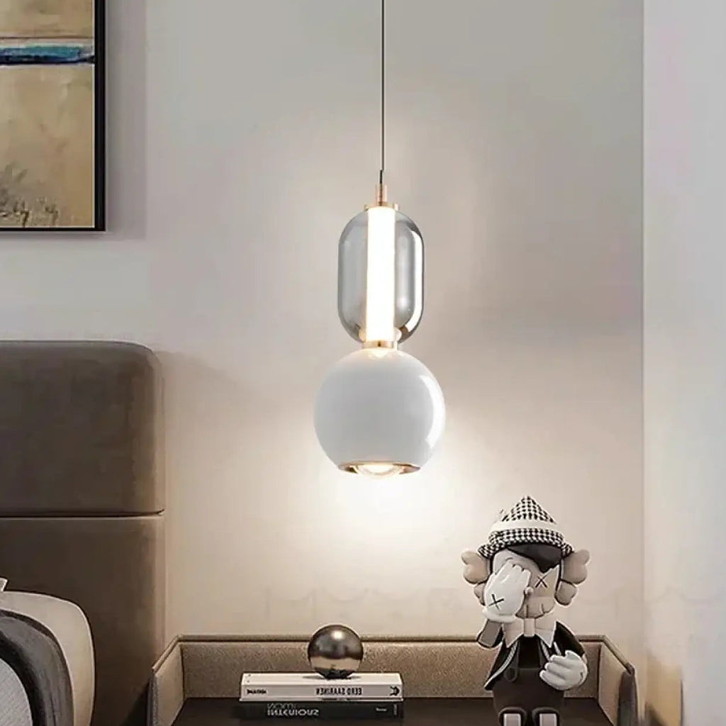 Suspension globe en verre opalin blanc, monture noire ou blanche, blanc