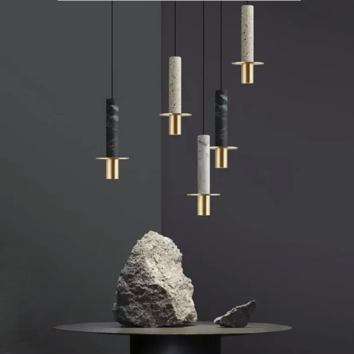 Suspension tube en pierre avec détail en laiton, blanc ou noir