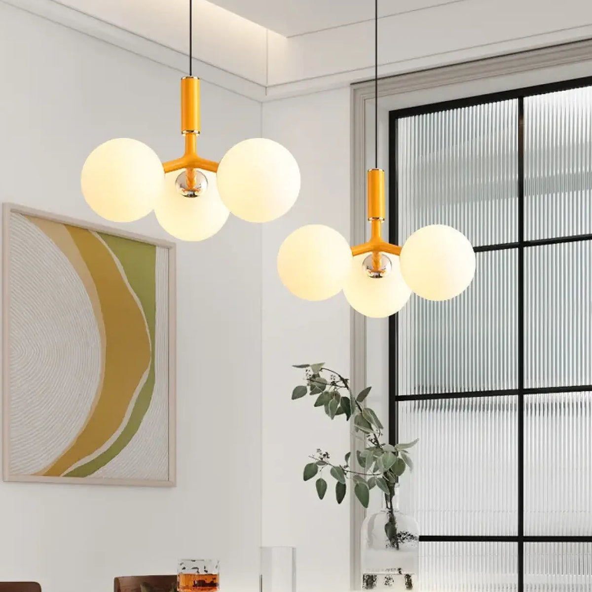 Suspension à trois globes en verre opalin, six coloris, jaune