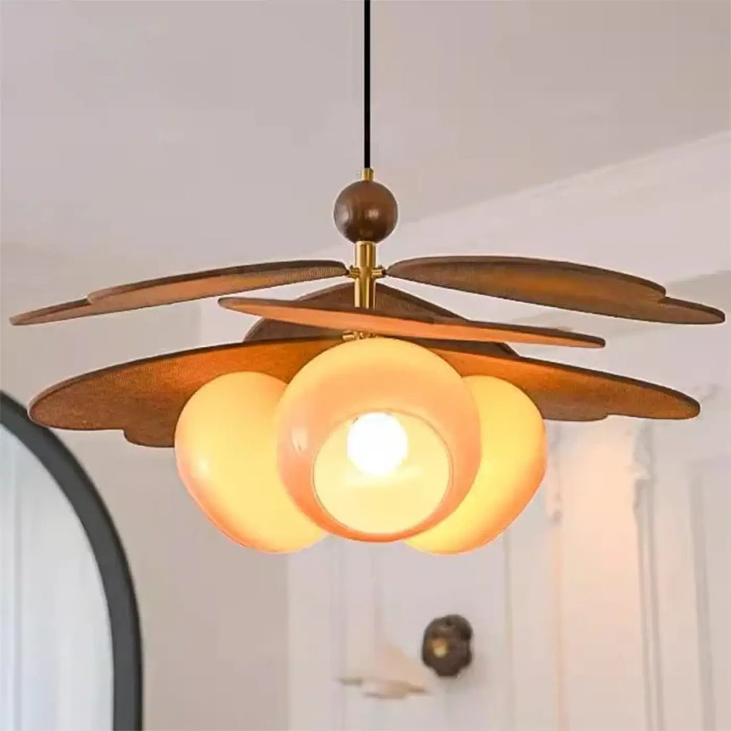 Suspension trois abat-jour en verre opalin et bois