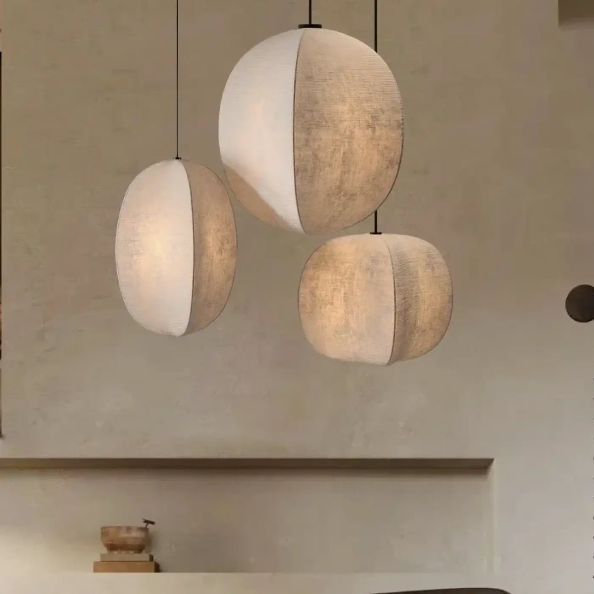 Suspension sphère bicolore, tissu et blanc, trois tailles