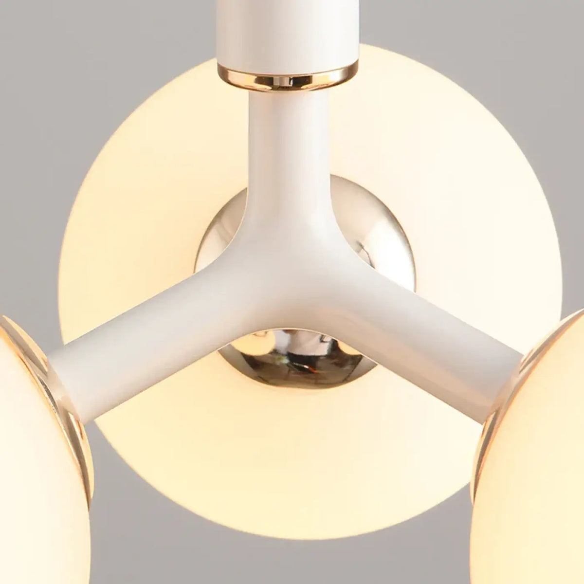 Suspension à trois globes en verre opalin, six coloris