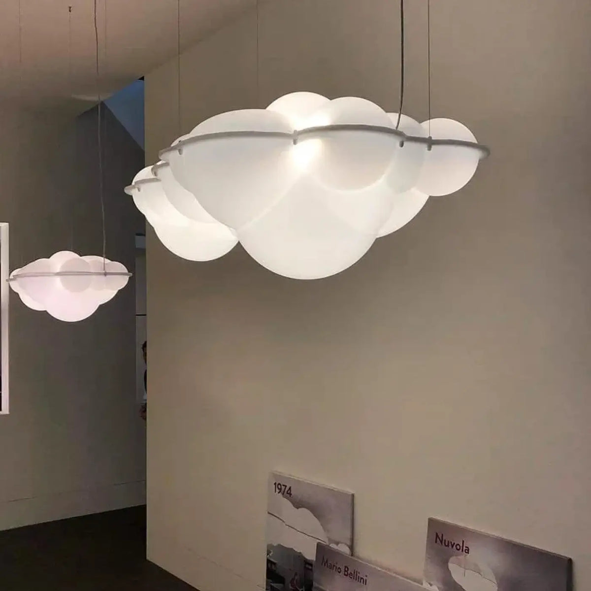 Suspension design en nuages blancs, cinq tailles de S à 2XL