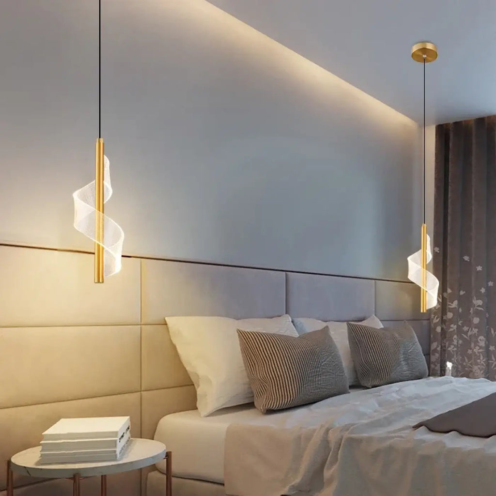 Lustre à pampilles noir ou doré, au design contemporain