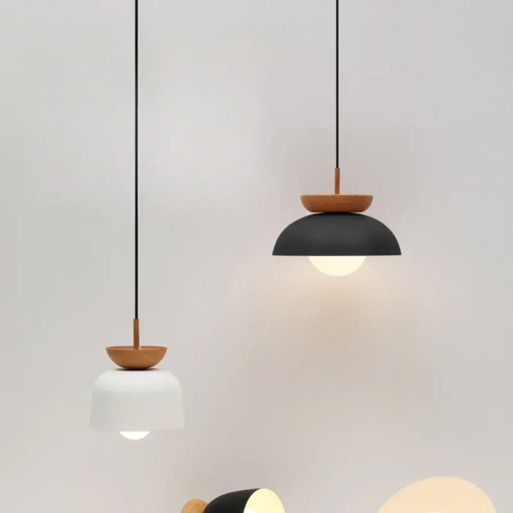 Suspension scandinave avec détail en bois, noir ou blanc