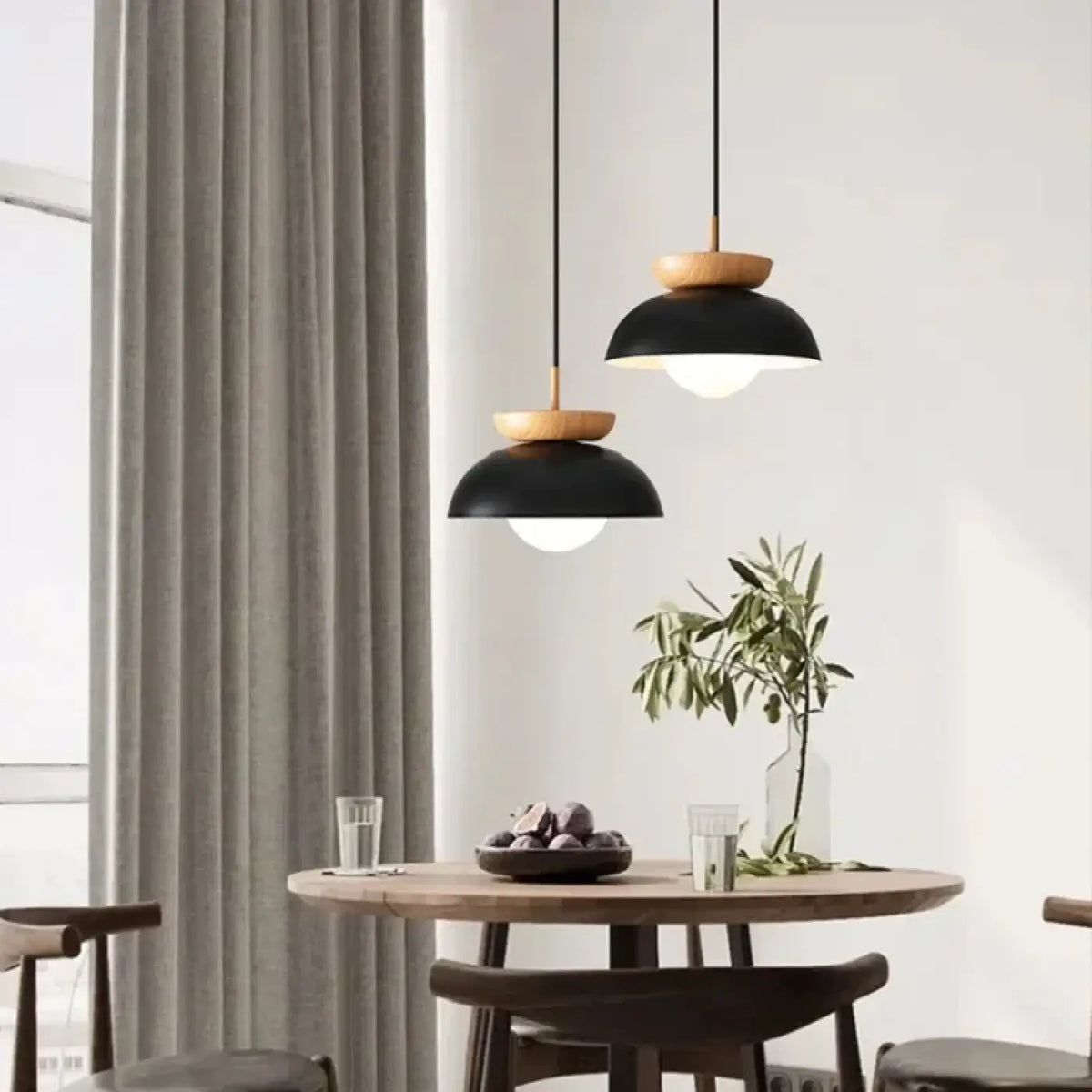 Suspension scandinave avec détail en bois, noir ou blanc