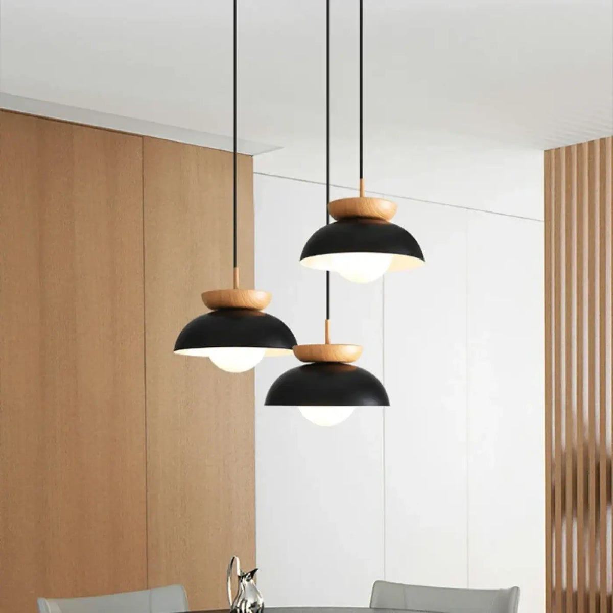 Suspension scandinave avec détail en bois, noir ou blanc
