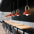 Suspension scandinave colorée avec détail en bois, quatre coloris, orange
