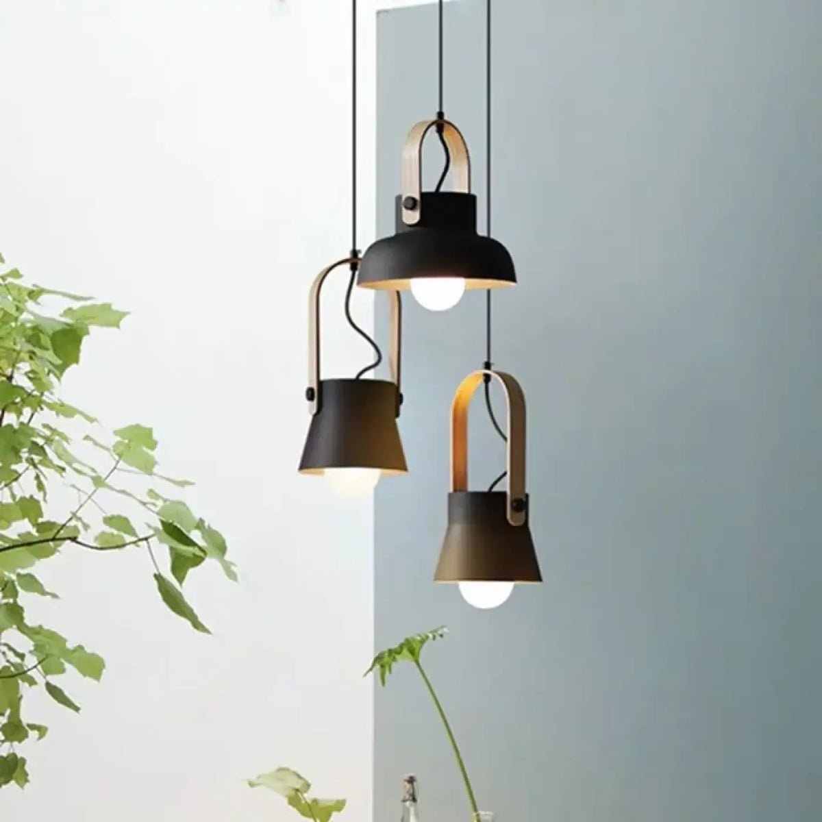 Suspension scandinave colorée avec détail en bois, quatre coloris, noir