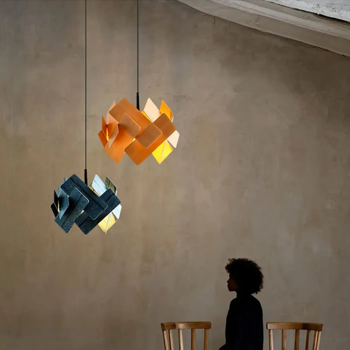 Suspension sculpturale LED contemporaine, cinq coloris
