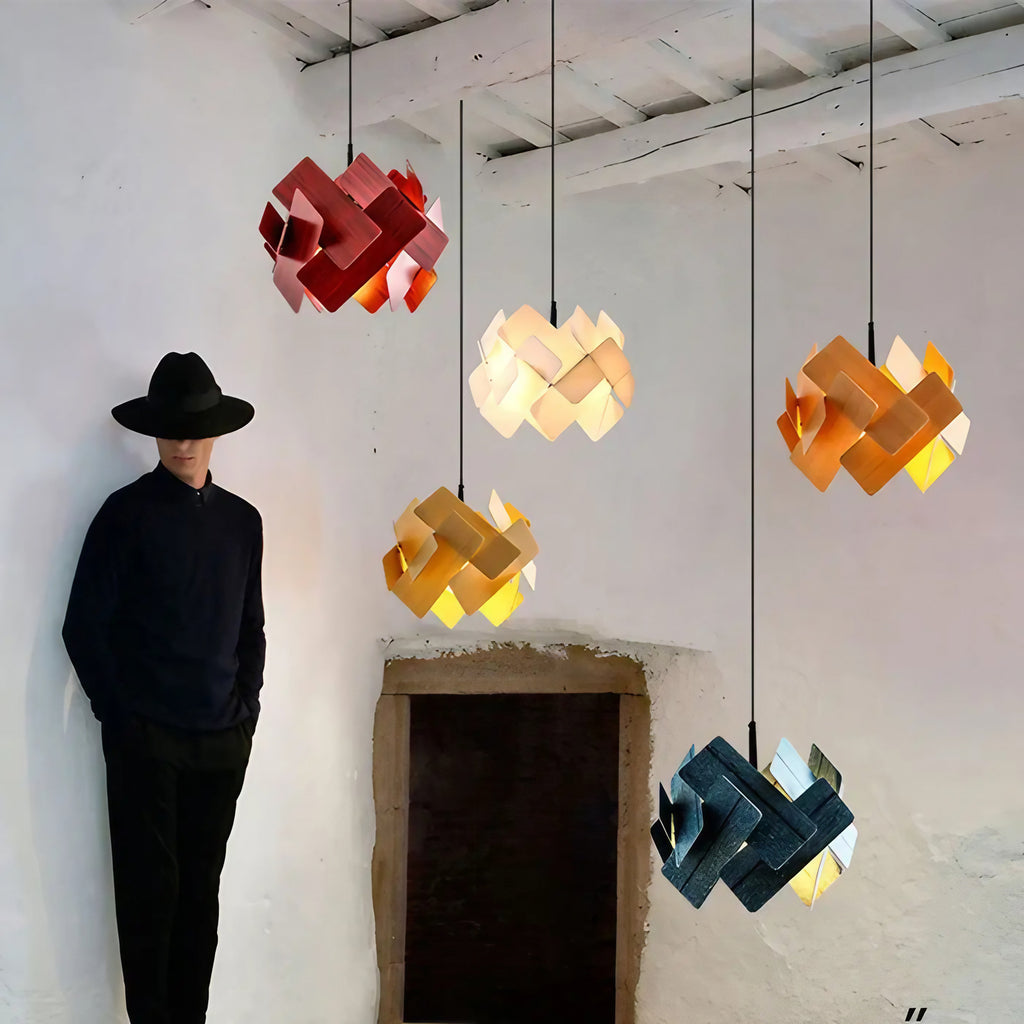 Suspension sculpturale LED contemporaine, cinq coloris, rouge