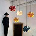 Suspension sculpturale LED contemporaine, cinq coloris, rouge