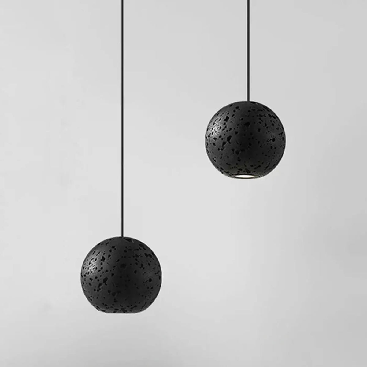 Suspension sphère noire minimaliste, finition mate