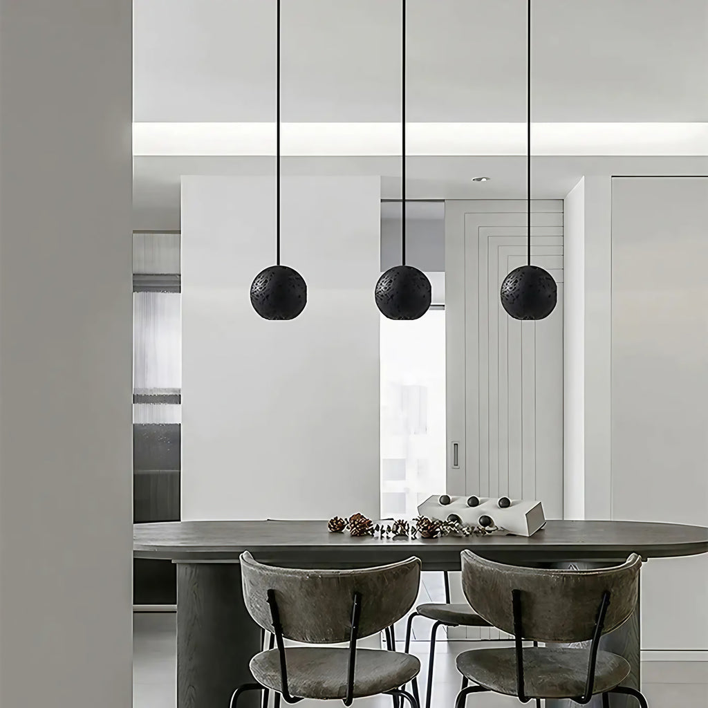 Suspension sphère noire minimaliste, finition mate