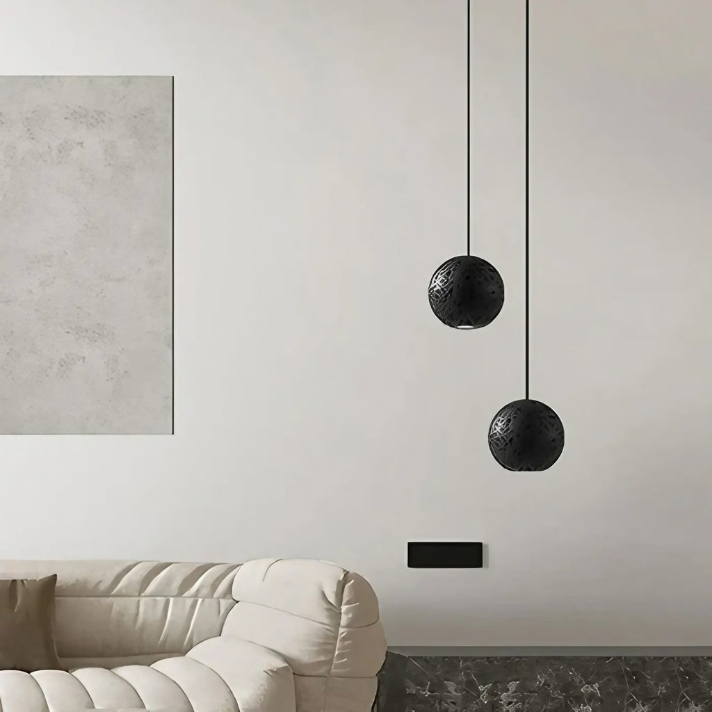 Suspension sphère noire minimaliste, finition mate