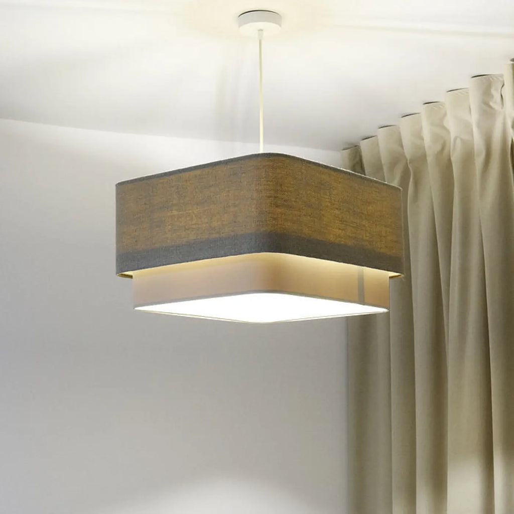 Suspension textile taupe, silhouette ample et contemporaine