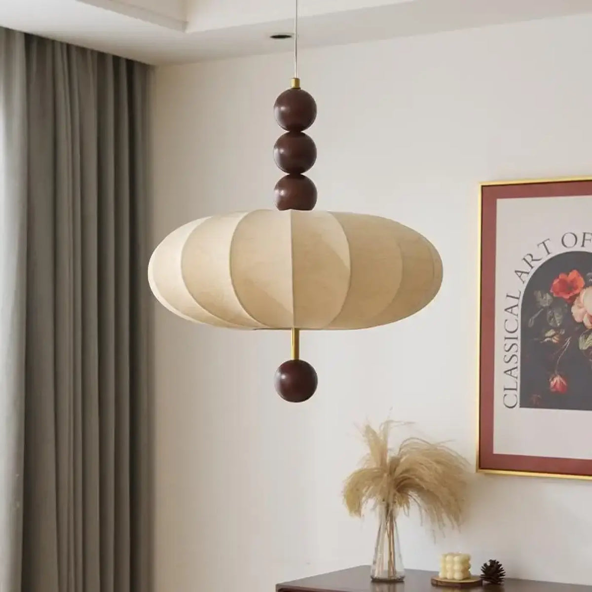 Suspension tissu beige ornée de boules en bois, tailles S et M