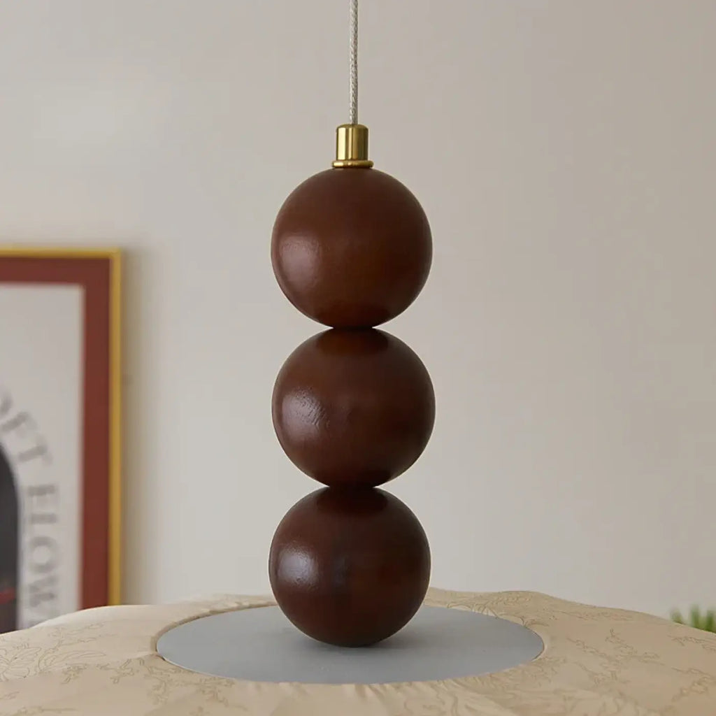Suspension tissu beige ornée de boules en bois, tailles S et M