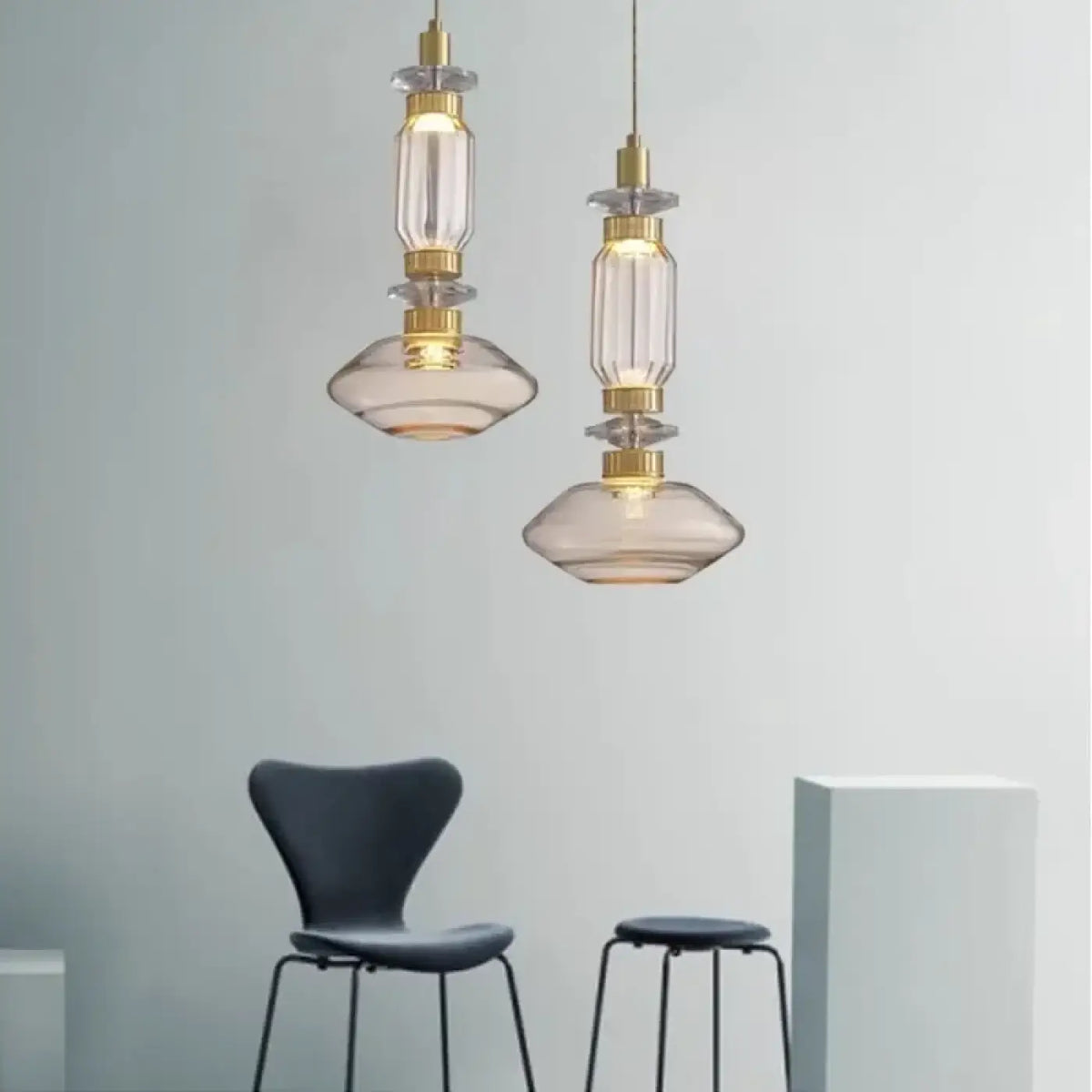 Suspension design en verre et laiton