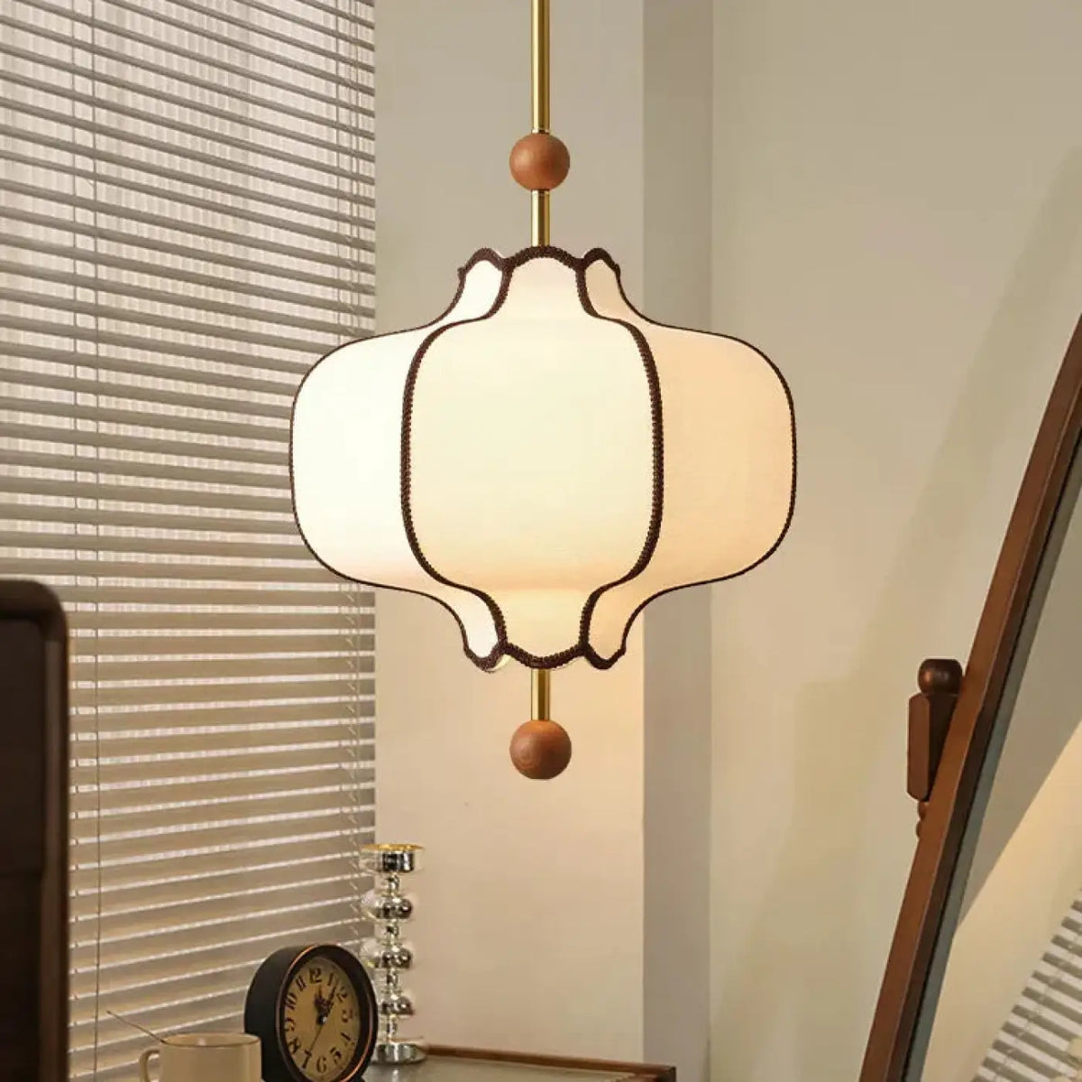 Suspension en verre opalin d'inspiration japonaise, trois tailles