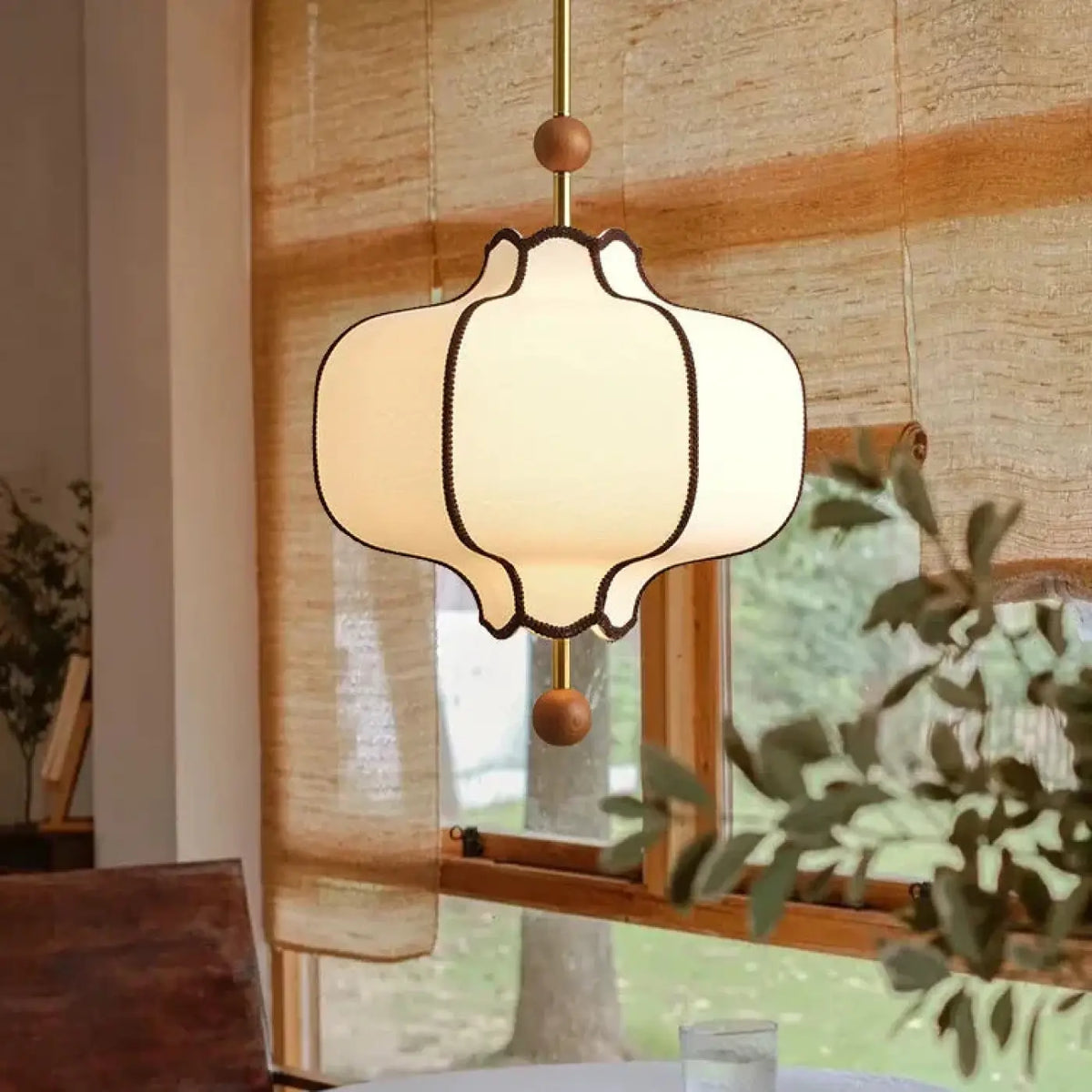 Suspension en verre opalin d'inspiration japonaise, trois tailles