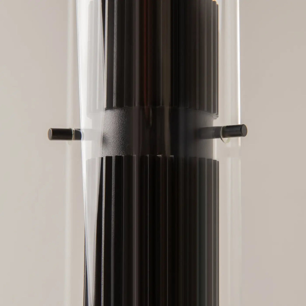 Suspension petit cylindre strié en métal, noir ou blanc