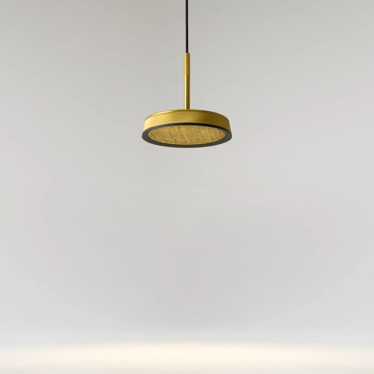 Suspension LED coupole en aluminium, noir, blanc ou marron