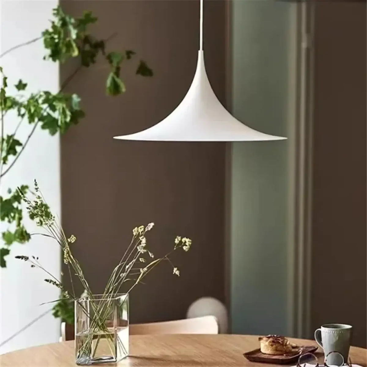Suspension conique aux formes douces, blanche ou noire, S ou M, blanc