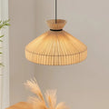 Suspension en osier naturel en forme de chapeau asiatique