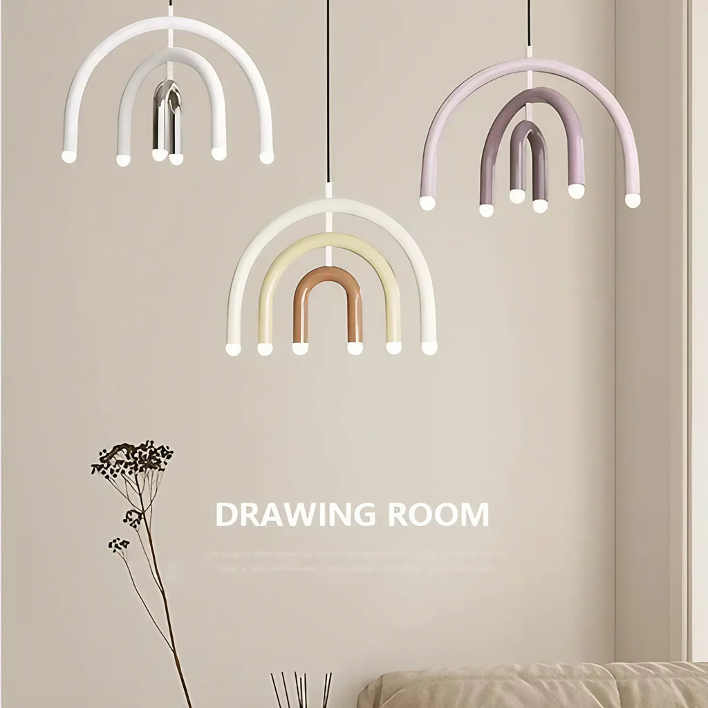 Suspension arc-en-ciel aux tons pastel pour chambre d'enfant