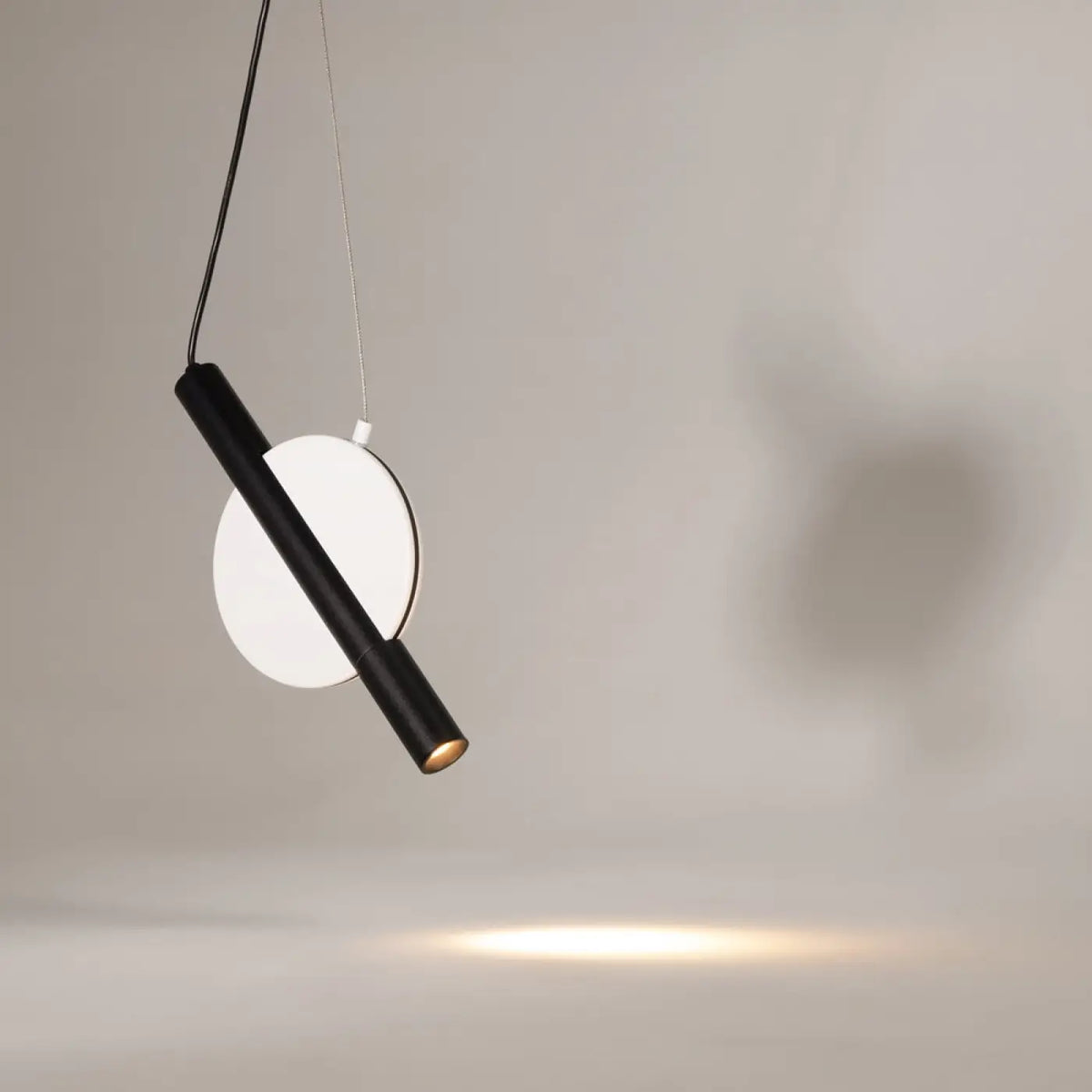 Suspension LED cylindre horizontal orientable, doré ou blanc