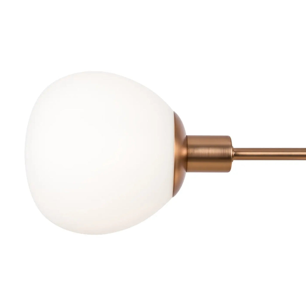 Suspension linéaire à cinq globes opalins, argent ou cuivre