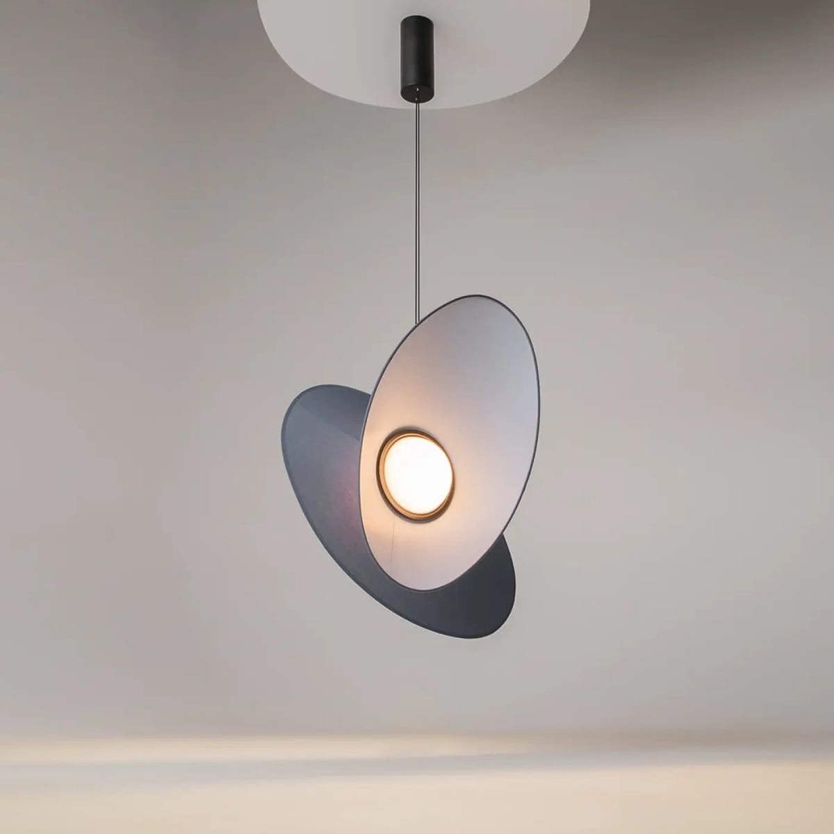 Suspension LED à deux abat-jour en tissu, blanc, gris ou bleu, bleu