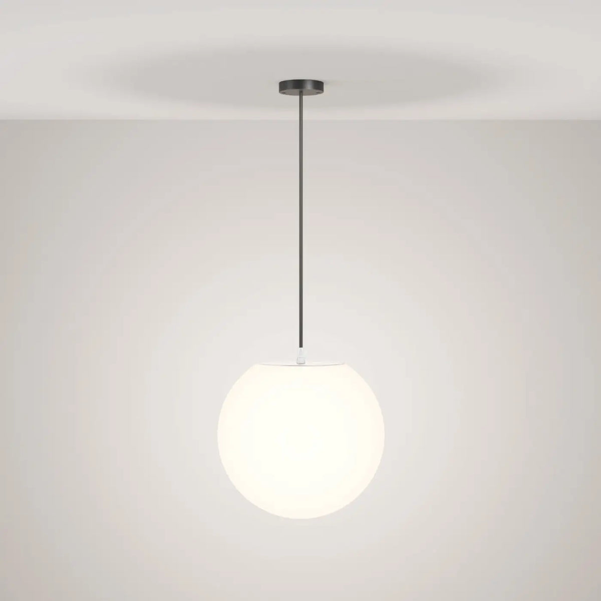 Suspension extérieure globe opalin, IP54, monture noire ou blanche, noir
