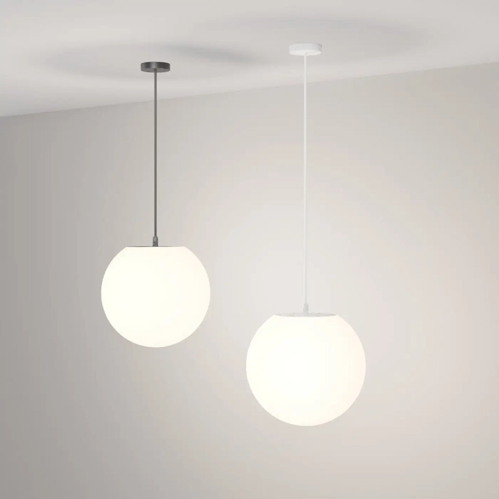 Suspension extérieure globe opalin, IP54, monture noire ou blanche