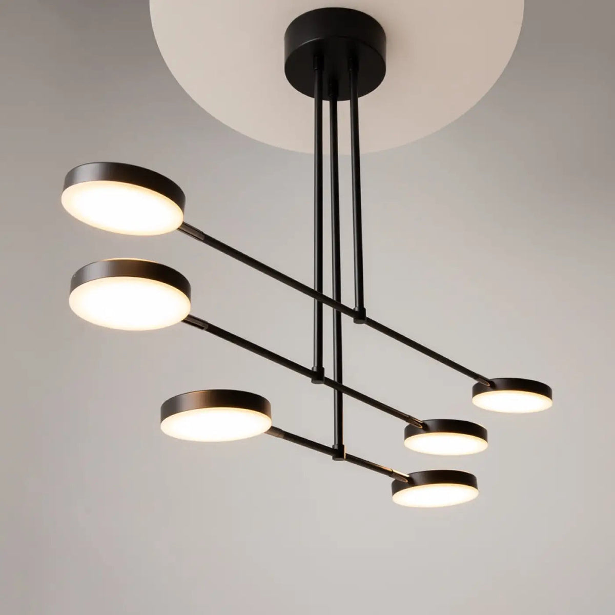 Suspension LED à bras articulés en métal noir, 89 cm d'envergure