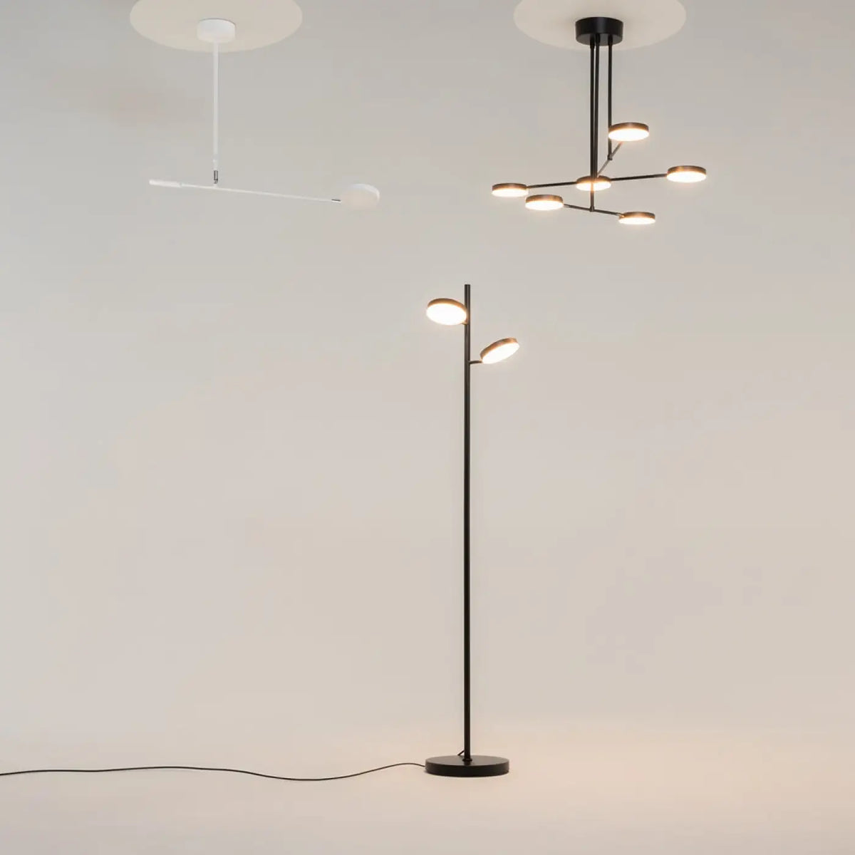 Suspension LED à bras articulés en métal noir, 89 cm d'envergure