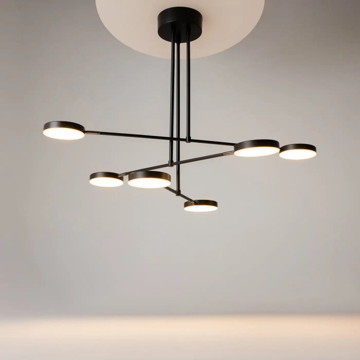 Suspension LED à bras articulés en métal noir, 89 cm d'envergure