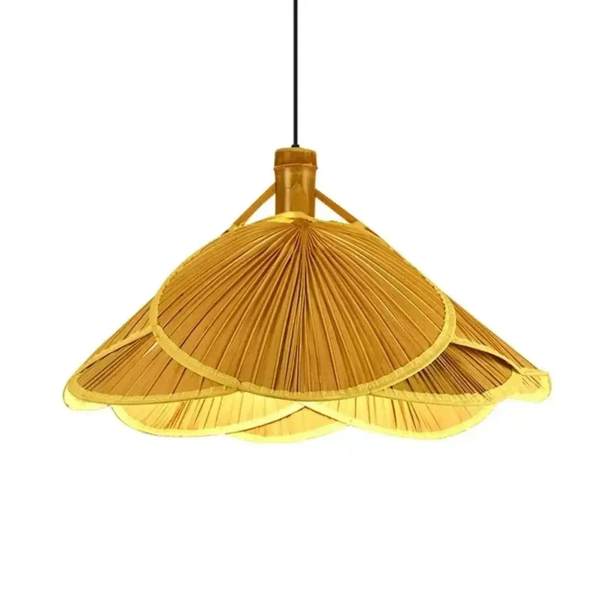 Suspension fleur en bambou tressé, lumière filtrée