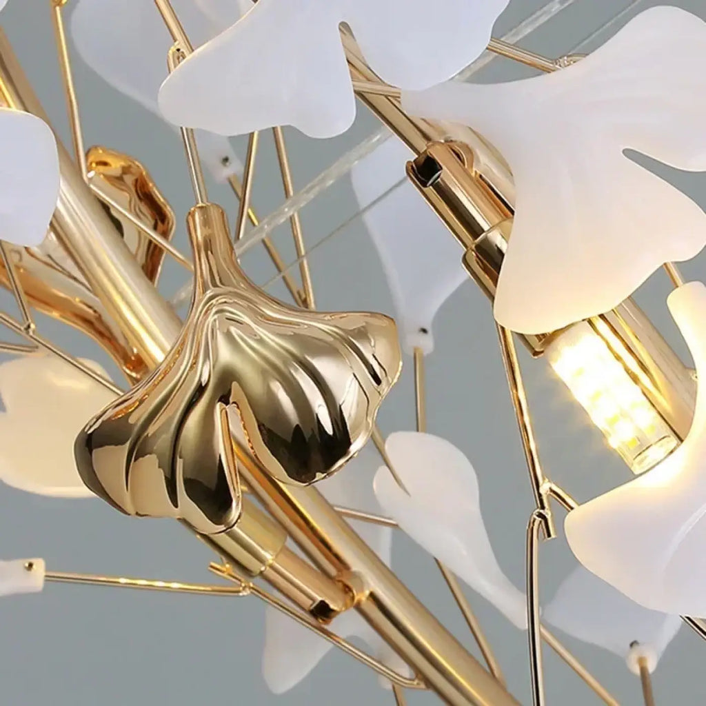 Suspension florale : cercle doré et pétales blancs, six tailles