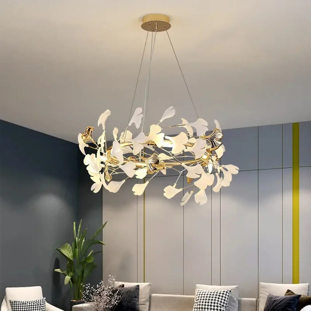 Suspension florale : cercle doré et pétales blancs, six tailles